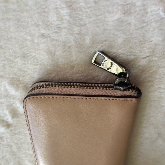 Coach Zip around Wallet GUC - Picture 6 of 9